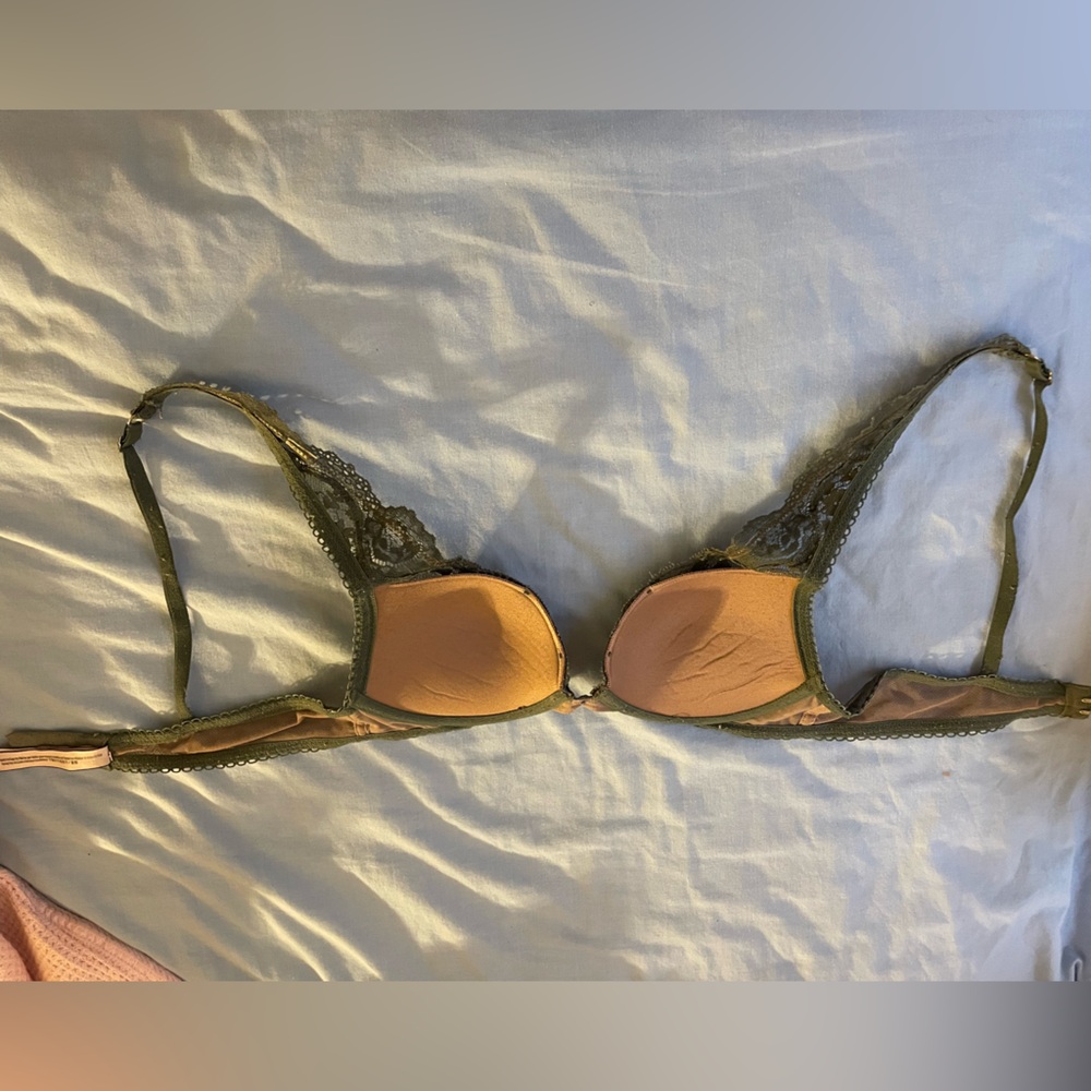 Victoria secret Lace Bra with Olive and Tan Design - Picture 4 of 4
